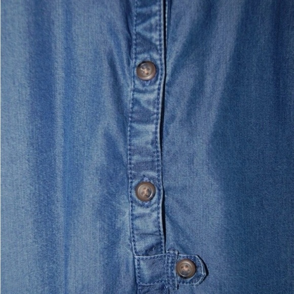 凸
J. Jill Women Shirt Size M Lightweight Chambray Tunic Long Sleeve Button Down - Picture 3 of 10